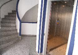 2036 Tipp59 Aufzug und Treppe