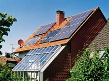 Hausdach mit PV-Modulen