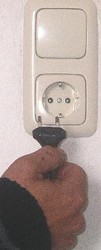 2048 Tipp64 Stecker aus Steckdose