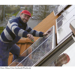 2677 PV Module auf Dach  / Foto: Klaus-Uwe-Gerhardt/Pixelio.de