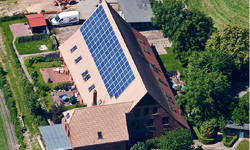 3238 3239 Haus mit Solardach