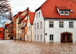 2759 Gebäude im Hochwasser / Foto: Norbert Kaiser (CC BY-SA 2.5)