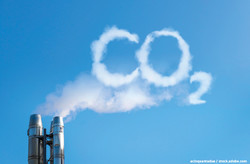2759 CO2 Schriftzug Himmel / Foto: acinquantadue / stock.adobe.com