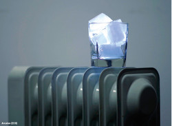 288 Heizkörper mit Glas Eiswürfel / Foto: Arcaion (CC0)