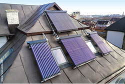 982 Solarthermie auf dem Dach / Foto: bilanol / stock.adobe.com