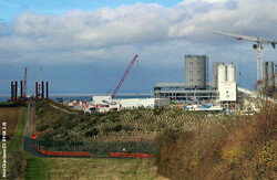 1209  Gut gesicherte Baustelle des Atomkraftwerkes Hinkley Point C / Foto:  Nick Chipchase (CC BY-SA 2.0)