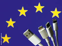 852 Symbolbild USB-Ladekabel und EU-Flagge / Foto: Ascannio / stock.adobe.com