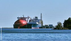 311 LNG-Tanker bei der Entladung im Hafen von Klaipėda / Foto: NPershaj / stock.adobe.com