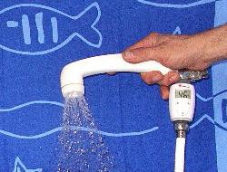 2094 Tipp82 Duschthermometer an Dusche angeschlossen