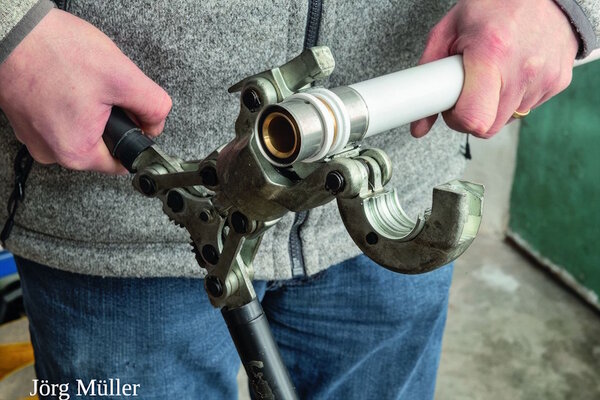 ED 01/2026 Ein Mann steigt um (S.22-25)